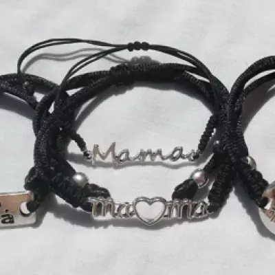 Pulseras con nombre Mamá grabado