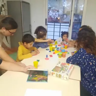 Jocs i taller de plastilina per a nens