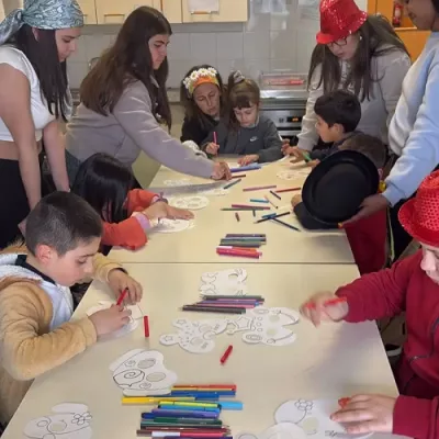 Extra escolar amb nens per a carnestoltes