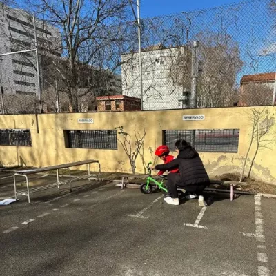 Extraescolar per a aprendre a muntar amb bici